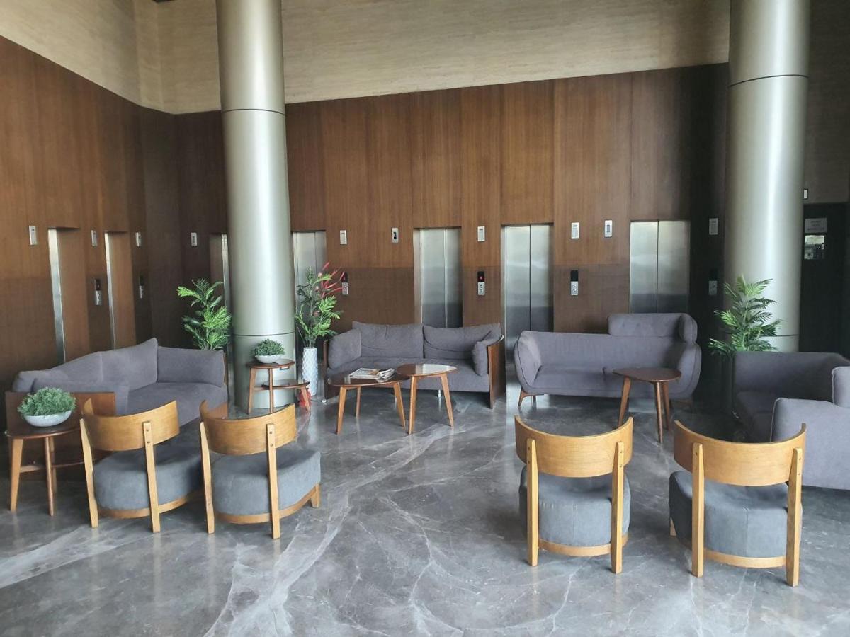 Weekend Address Managed By P.C Homes Surat Esterno foto