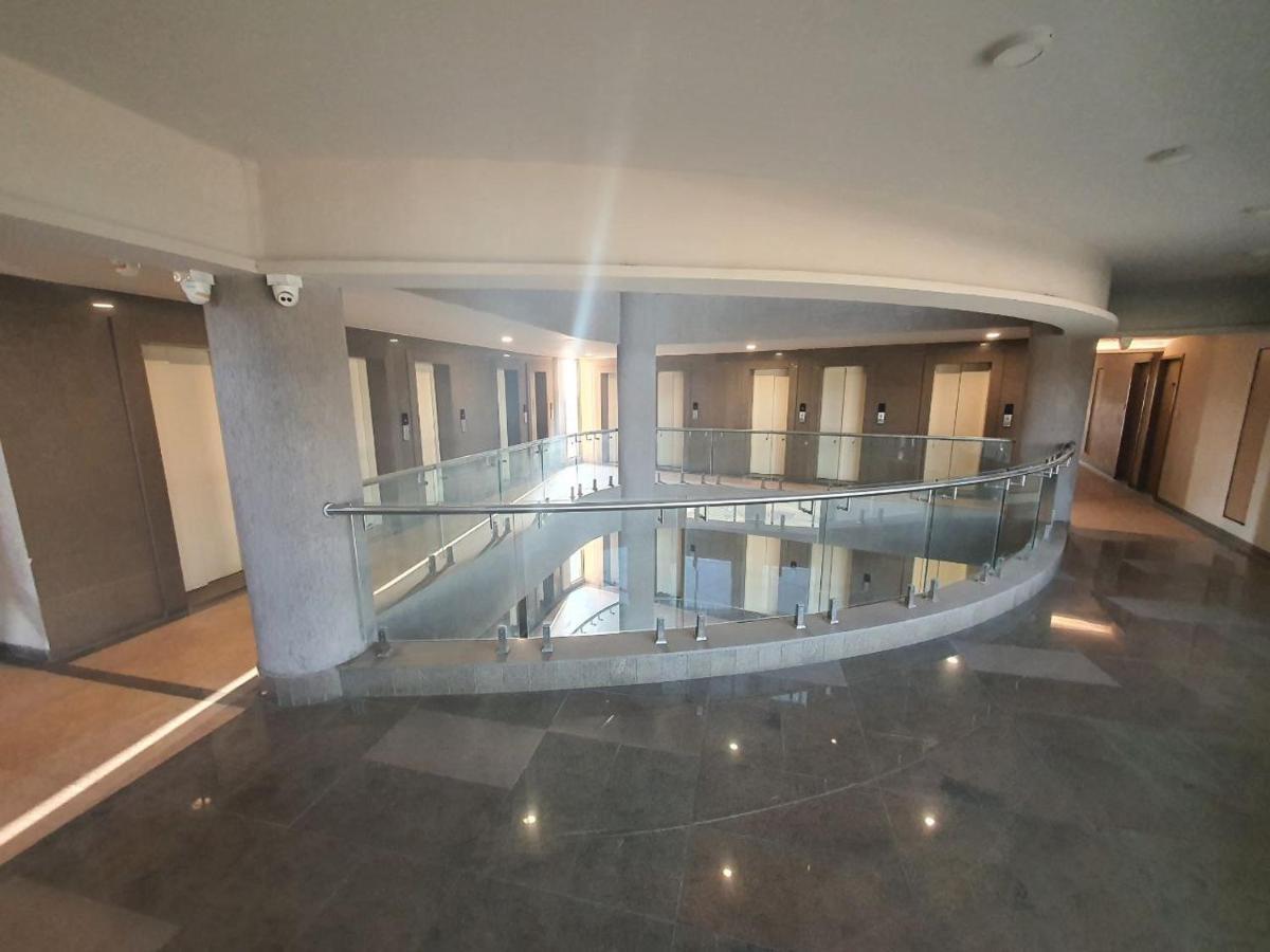 Weekend Address Managed By P.C Homes Surat Esterno foto